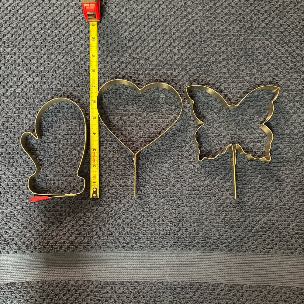 3 Older Metal Pancake/Cookie Treat Cutters - Mitten, Heart & Butterfly - Picture 2 of 16